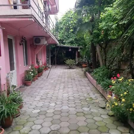 Guest House Saba Batumi Bagian luar foto