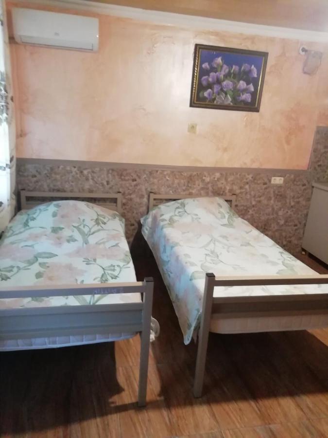 Guest House Saba Batumi Bagian luar foto
