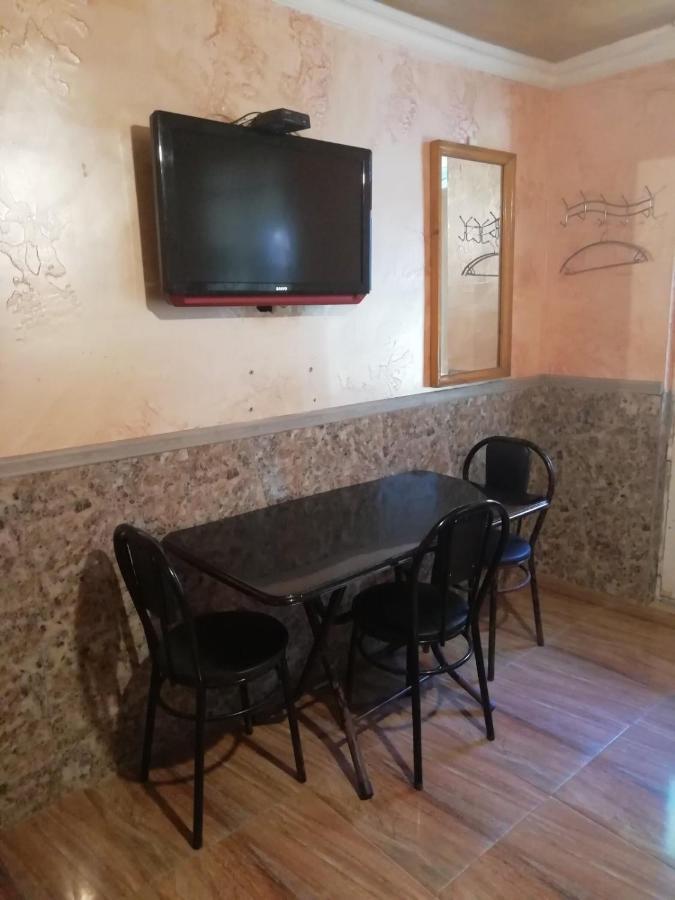 Guest House Saba Batumi Bagian luar foto