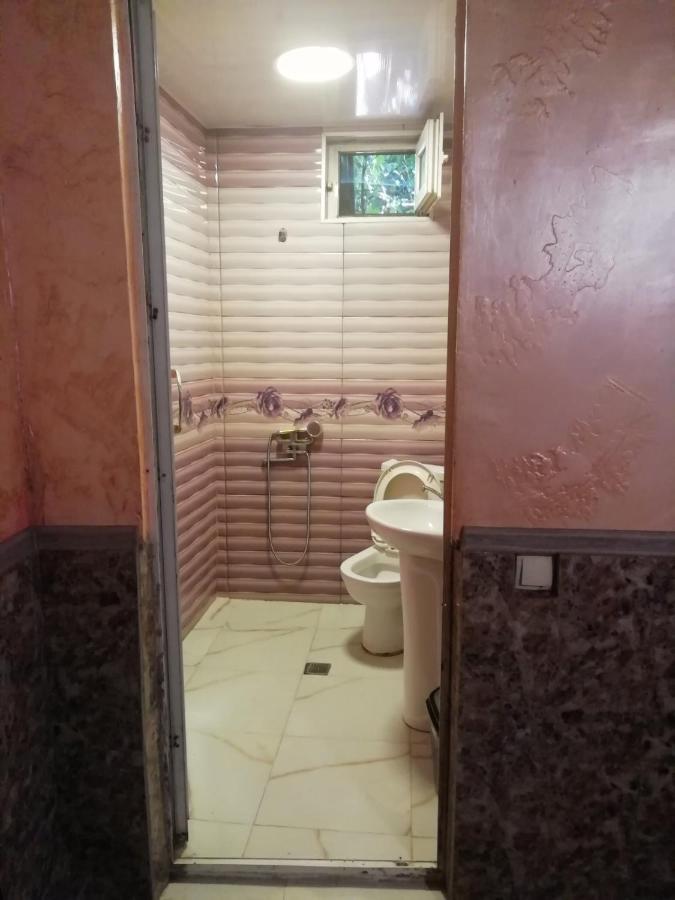 Guest House Saba Batumi Bagian luar foto