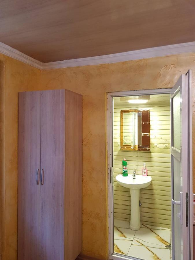 Guest House Saba Batumi Bagian luar foto