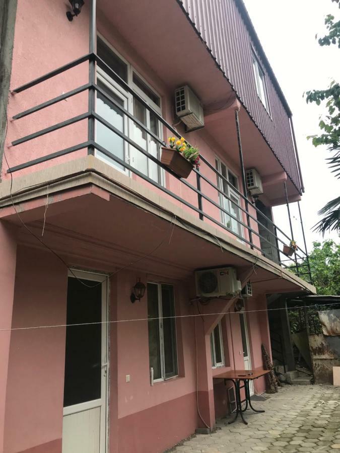 Guest House Saba Batumi Bagian luar foto