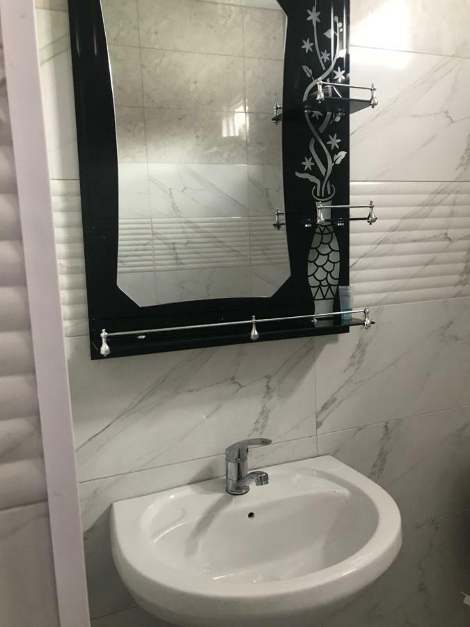 Guest House Saba Batumi Bagian luar foto