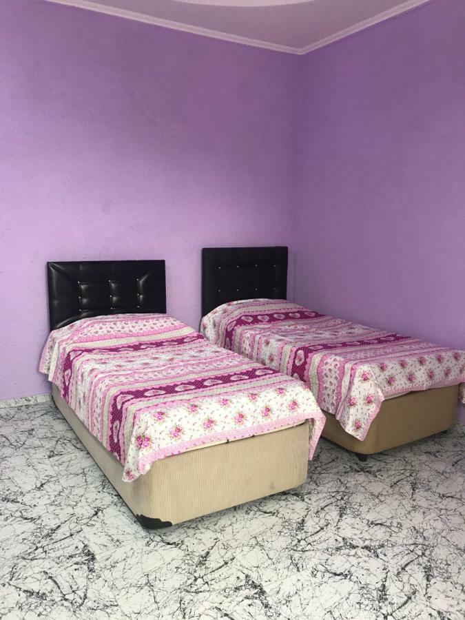 Guest House Saba Batumi Bagian luar foto